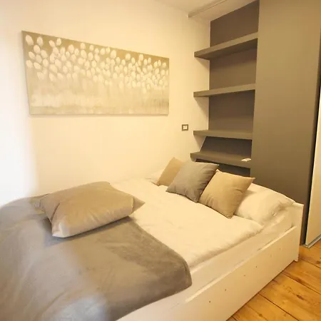 Molo Grande Apartment * 로비니