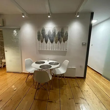 Molo Grande Apartment * 로비니