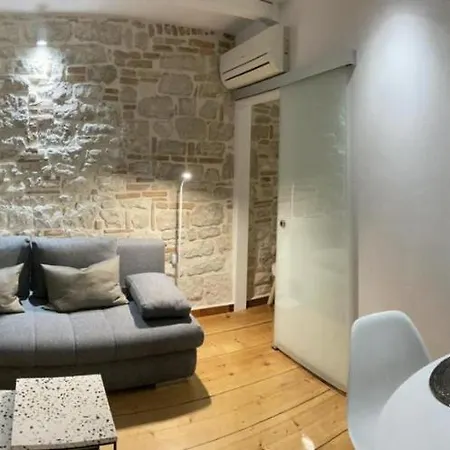 아파트 Molo Grande Apartment 로비니